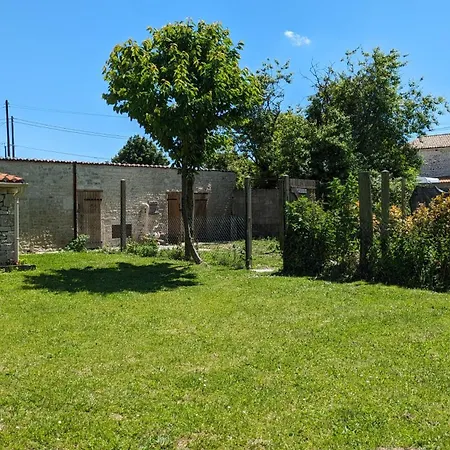 Hébergement de vacances De Chantemerlière Contre (Charente-Maritime)