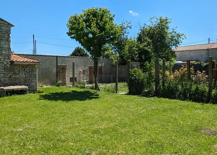 Semesterbostad De Chantemerliere Contre (Charente-Maritime)